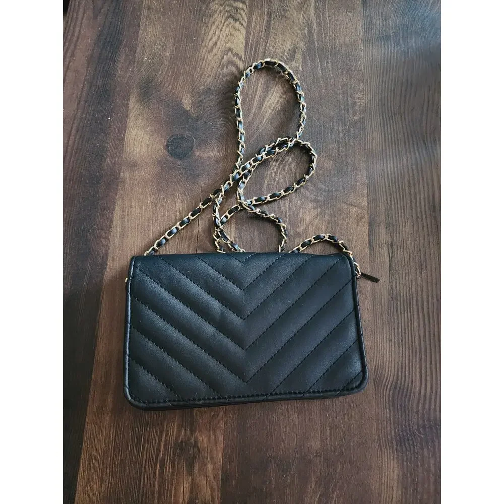 BCBG Paris Black Quilted Gold Chain Strap Crossbody Handbag Purse - Picture 2 of 6